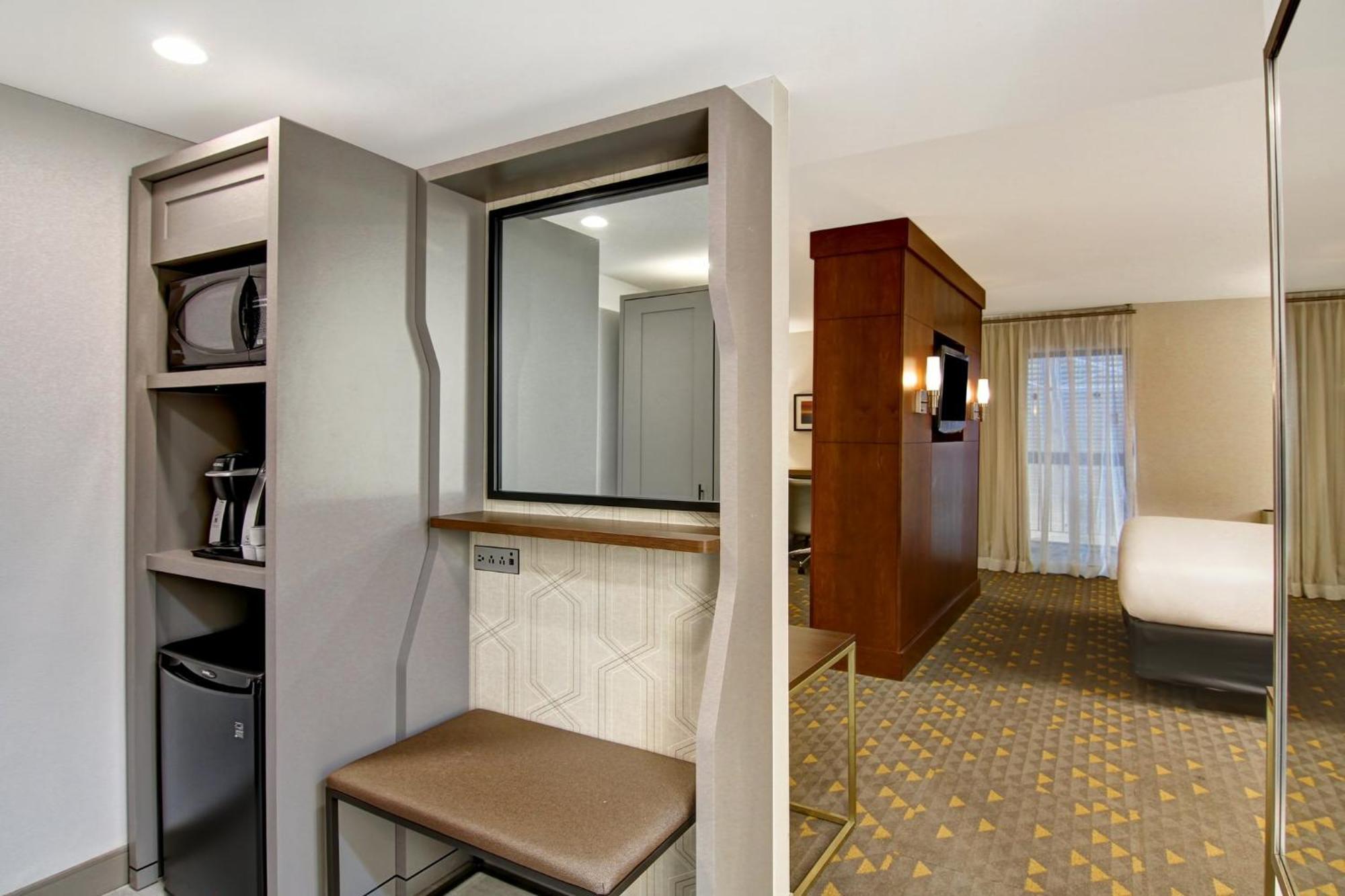 King Suite with Sofa Bed,1742650472:JPEG